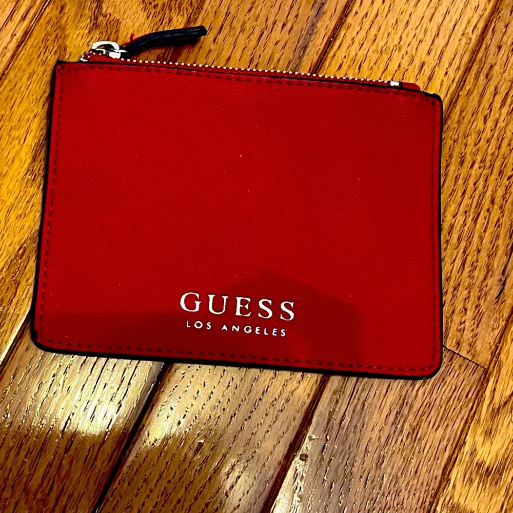 Guess, red